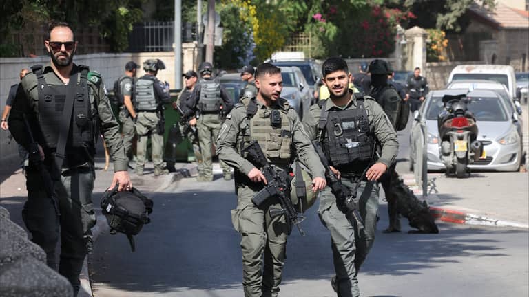 فلسطيني يطعن شرطيا إسرائيليا في القدس الشرقية