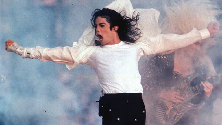 "مايكل" يصنع التاريخ بعد وفاته ويدخل "بيلبورد" للعقد السادس