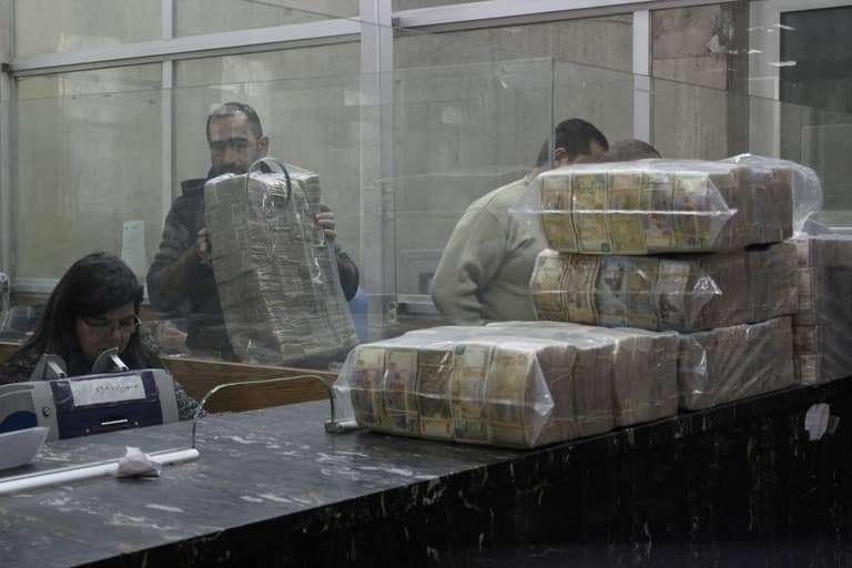 خطة سورية لهيكلة البنوك وتعويض "أزمة لبنان"