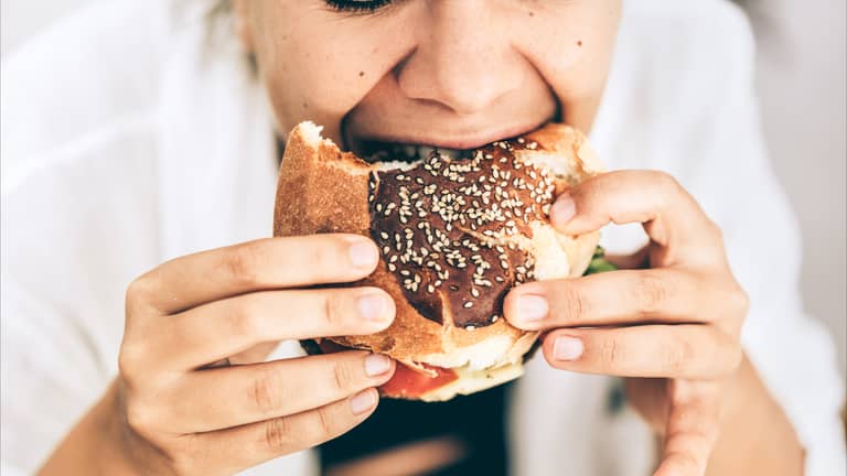 تناول الأطعمة المعالجة.. يقتل؟