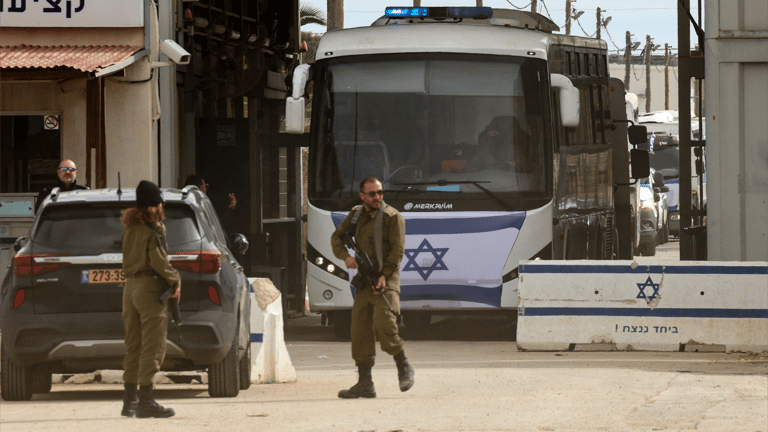 "عنف جنسي ممنهج".. فلسطينيون يروون قصص تعذيب مروعة