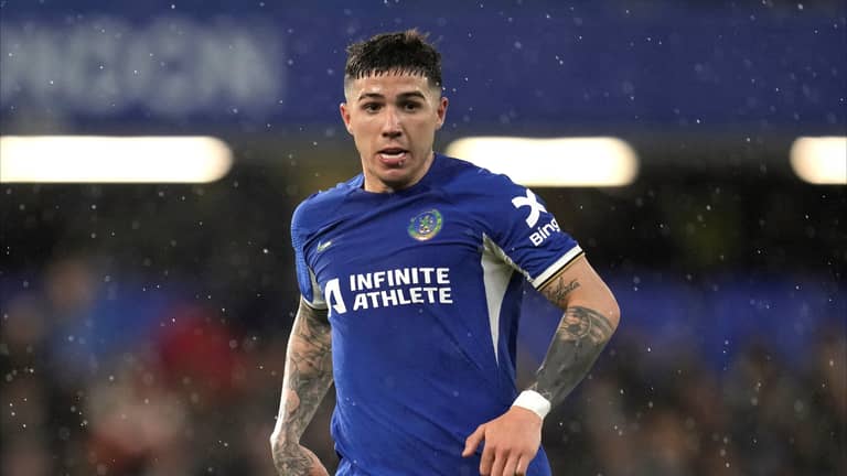 "الاعتذار" يجنب فرنانديز عقوبات "البلوز"