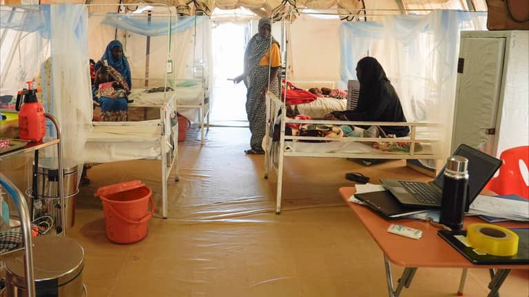 رواية معاناة.. سودانيات يهربن بسبب "بكاء الأطفال من الجوع"