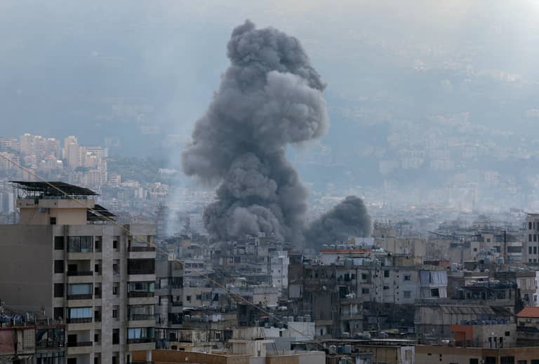 غارات عنيفة على "الضاحية المنكوبة"