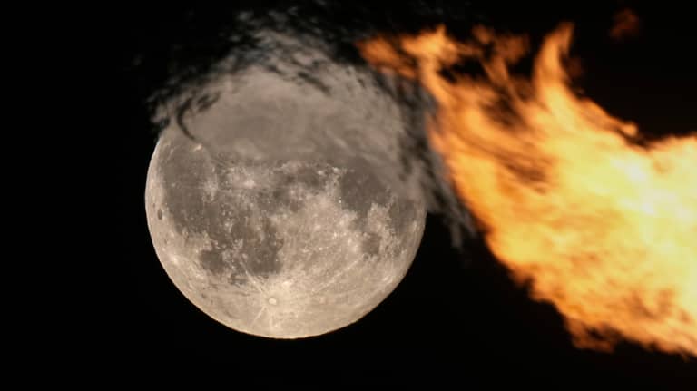 حلم الوصول إلى القمر يتأجل إلى مارس