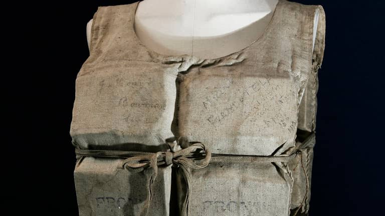 ثمن النجاة.. بيع سترة "تيتانيك" بمليون دولار