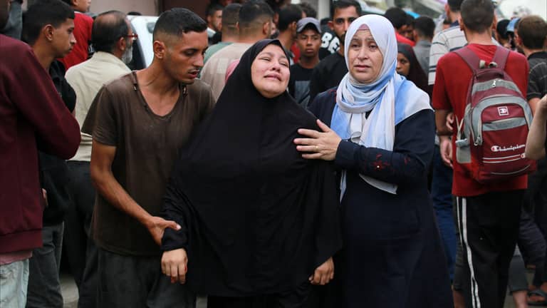 غارات على جباليا تقتل 17 فلسطينيا