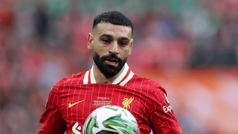 اتهامات بالتخاذل.. محمد صلاح "شبح النهائيات"