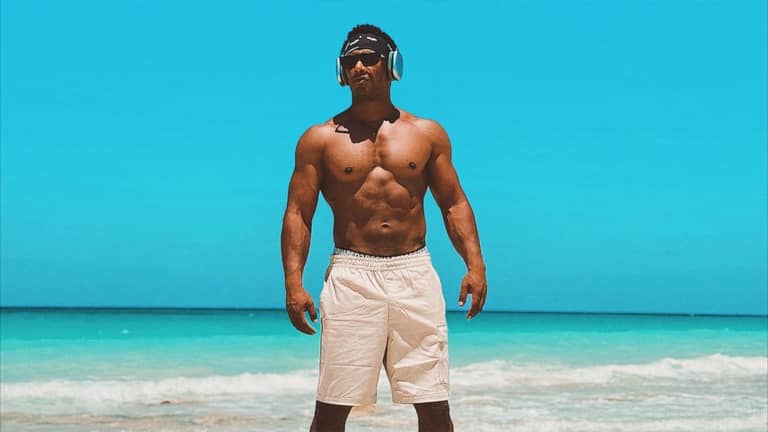 محمد رمضان يشارك في عرض كراون جول 2024