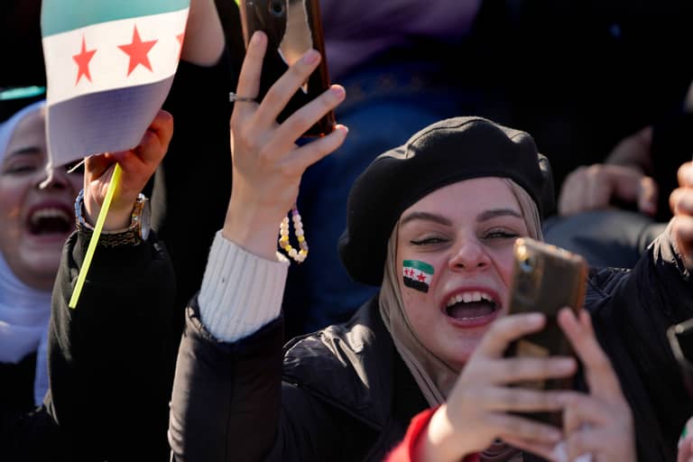 استثمار يتجاوز المليار.. هل يخرج الإنترنت السوري من القاع؟