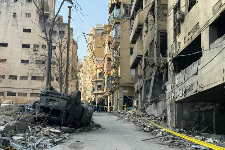 إسرائيل تقصف جسر عبور حزب الله.. وتهدد الضاحية من جديد
