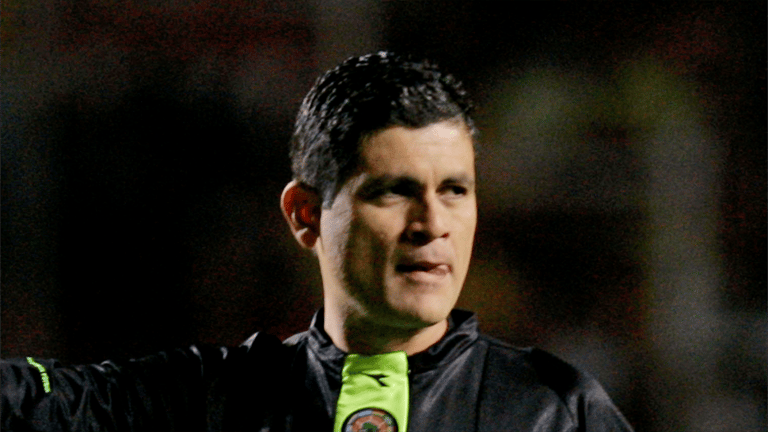 رئيس لجنة الحكام في مصر.. من هو أوسكار رويز؟