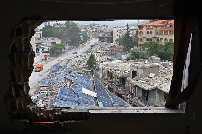 مقتل صحافية في جنوب لبنان.. ومحادثات واشنطن تحت النار