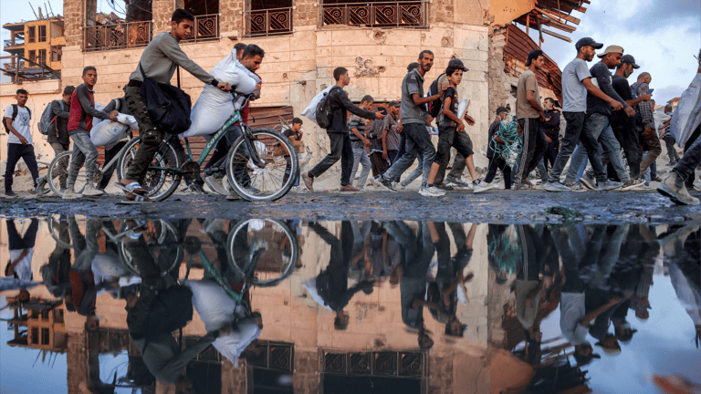 مقتل 43 شخصا بغزة بينهم مدنيون بانتظار الخبز