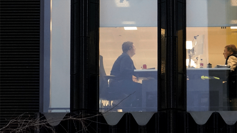 وظائف لا تهتز.. الندرة ترسم ملامح أجور 2026