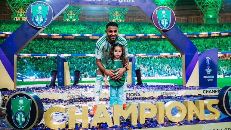 منذ عام.. محرز يذكر جماهير الأهلي بوعده التاريخي