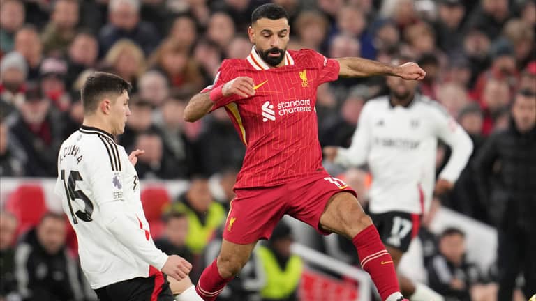 ليفربول ينجو من فخ فولهام في "ليلة قياسية" لصلاح