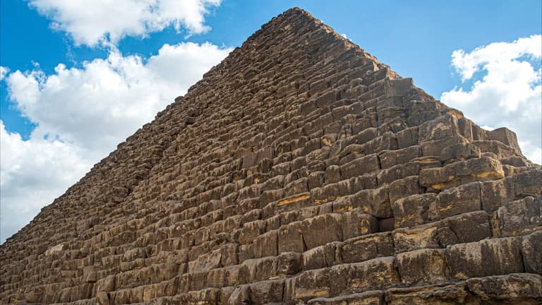 مصر تلغي مشروع "نيولوك" هرم منكاورع