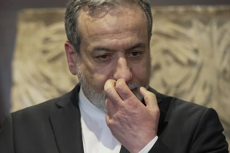 لبنان لإيران: نعم للحوار لكن ليس في طهران