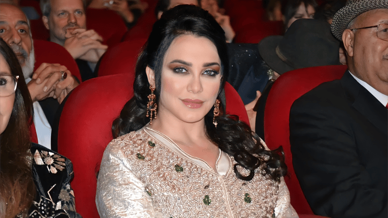 "لتنكرها لآلام الشعب".. نقابة الفنانين السورية تفصل سلاف فواخرجي