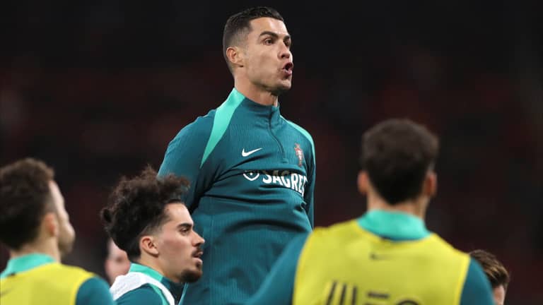 مدرب البرتغال يتغنى بـ"شبابية" رونالدو