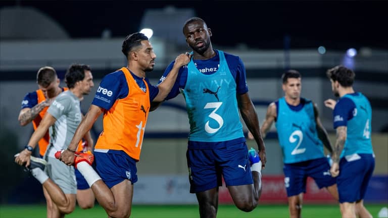 القنوات الناقلة لمباراة الهلال والفيحاء في الدوري السعودي 2025