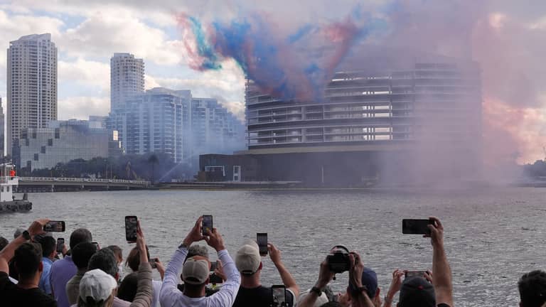 انهيار "فائق السرعة".. ميامي تنفذ أكبر عملية هدم في 20 ثانية