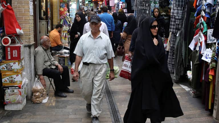 تراكم الديون على إيران.. أبرز الأرقام في نقاط