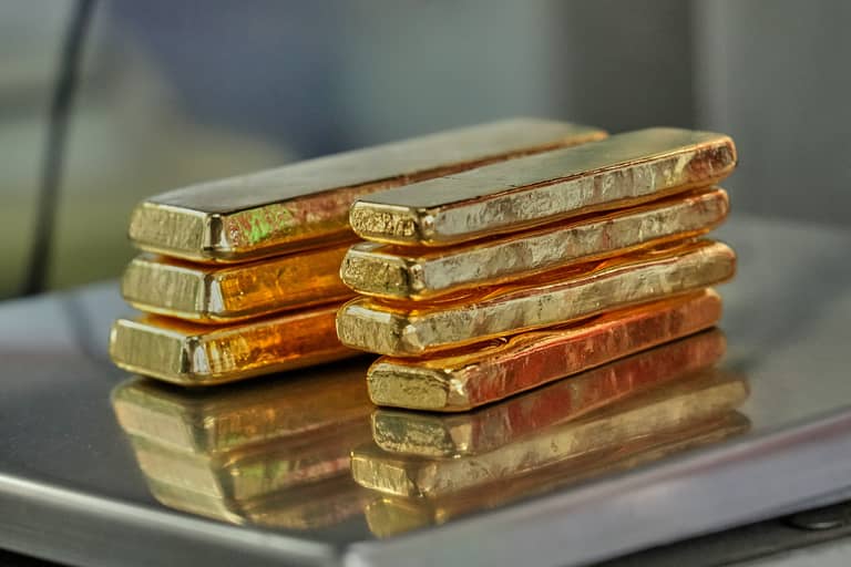 من القمة للسقوط الأسود.. من أطفأ جنون الذهب وبخّر التريليونات؟