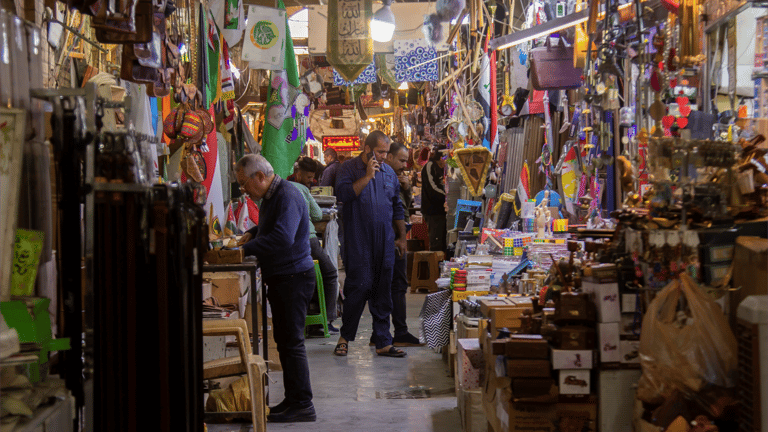 احتجاجات التجار في ايران.. "عمل بلا جدوى" أشعل الشارع