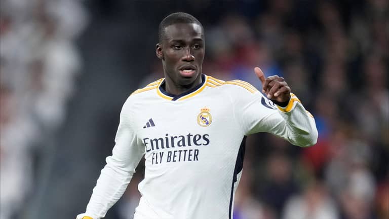 ميندي يقلق ريال مدريد قبل الكلاسيكو