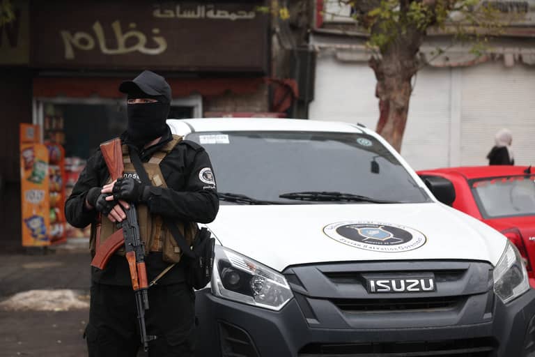 بعد الاشتباكات.. عملية أمنية في طرطوس ضد "فلول نظام الأسد"