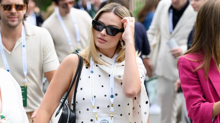 الـmesh المفضل لمارغو.. 4 بدائل لحذاء Alaïa