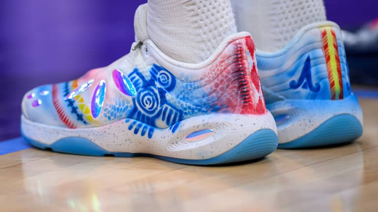 2000 طابعة ثلاثية تصنع المستقبل.. هل تنتهي صناعة الأحذية التقليدية؟