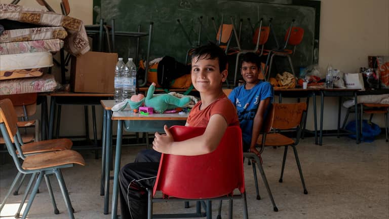 نازحو جنوب لبنان.. تسكين الألم بـ"الألعاب"