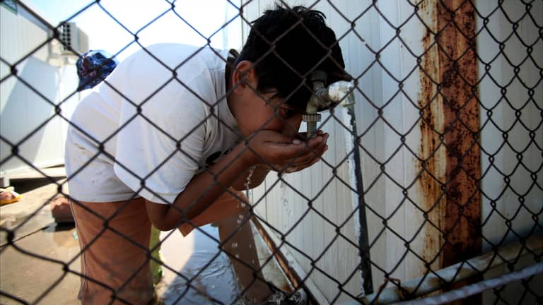 صنبور المياه يُهدد ذكاء طفلك