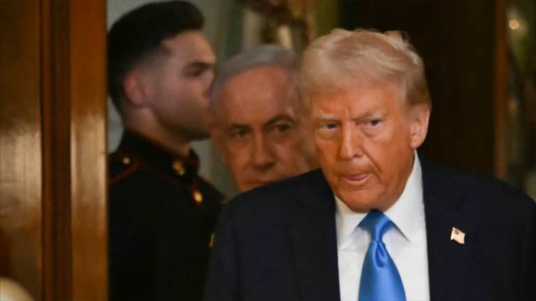 حسب الحظ.. كيف يلعب نتنياهو وترامب "الورق السياسي" نفسه؟