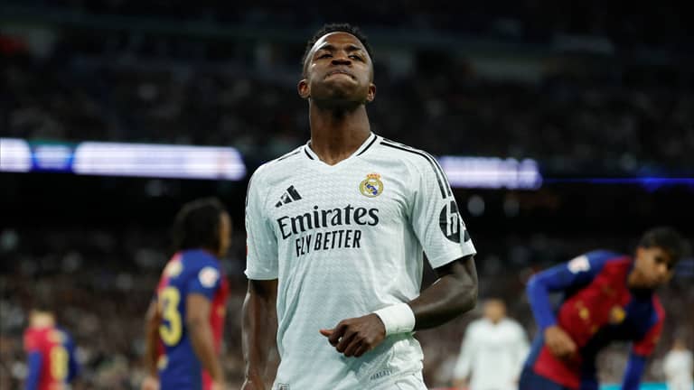 أطفال لاماسيا يتلاعبون بتشكيلة ريال مدريد المليارية