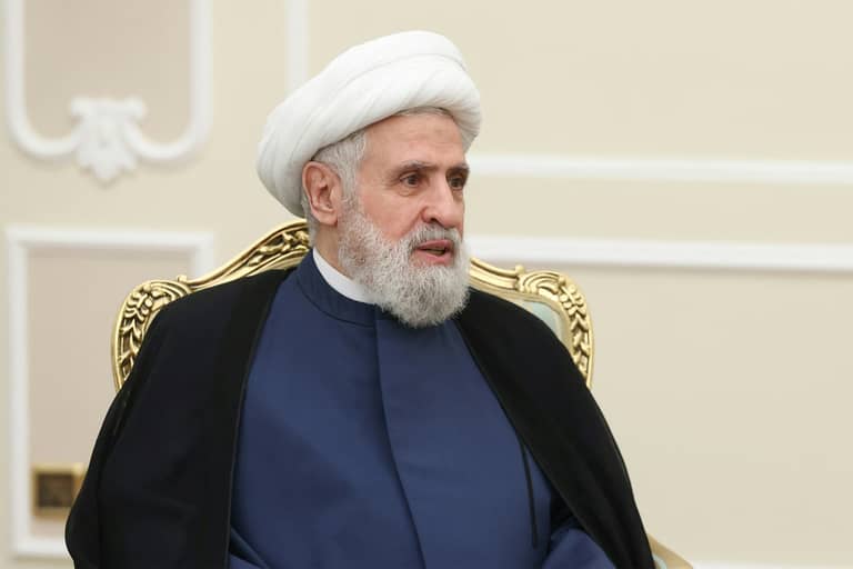 نعيم قاسم يرث "تمثيل خامنئي" من نصرالله.. ماذا يعني ذلك؟