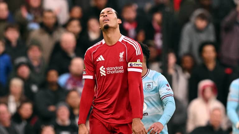 صافرات الجماهير تغصب قائد ليفربول