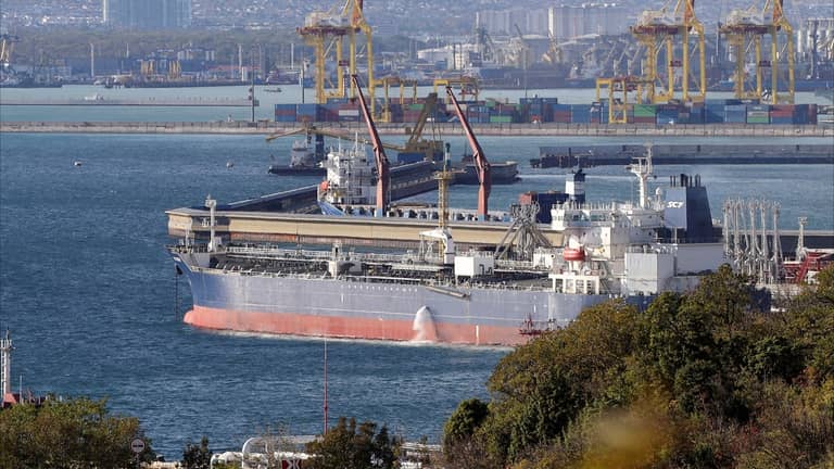 عقوبات النفط على فنزويلا وإيران.. الصين الخاسر الأكبر؟