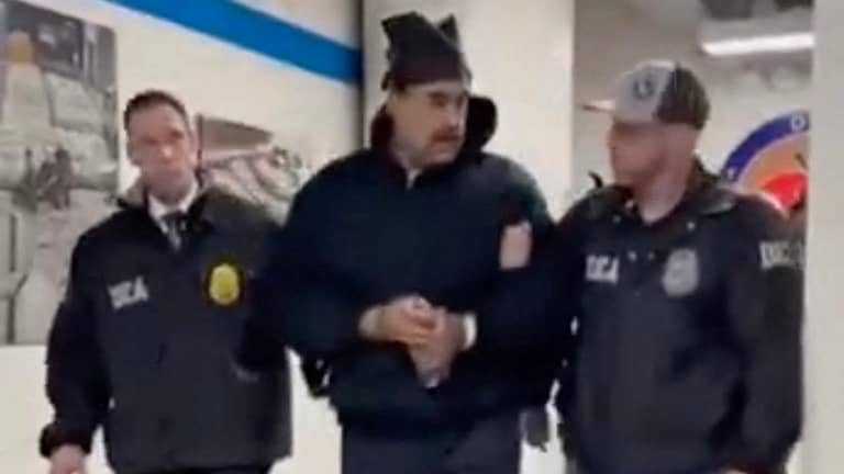 مادورو لعملاء "إدارة مكافحة المخدرات": عام جديد سعيد