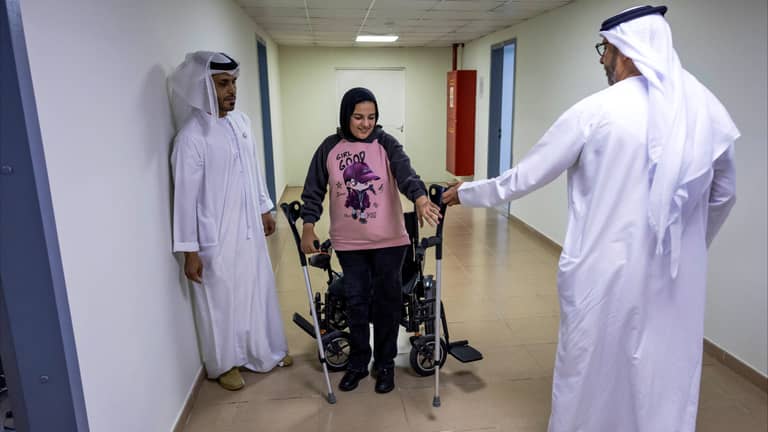 "أطراف اصطناعية ومستشفيات".. الإمارات تداوي جراح غزة