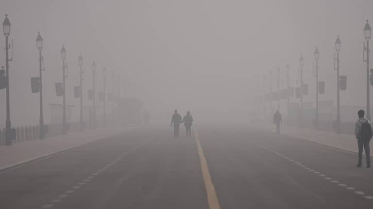 "ضباب سام" يغلّف نيودلهي.. والحكومة تدرس "الإغلاق"