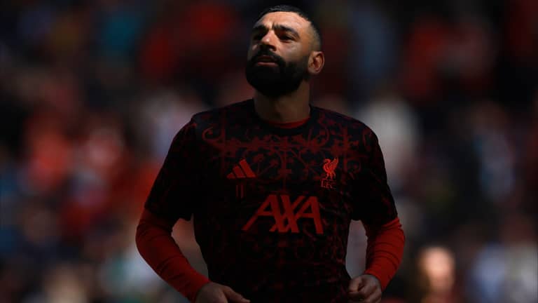 فان دايك يعد صلاح بتكريم أسطوري