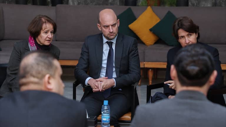 فرنسا تدعو دمشق إلى إتلاف مخزون الأسلحة الكيميائية