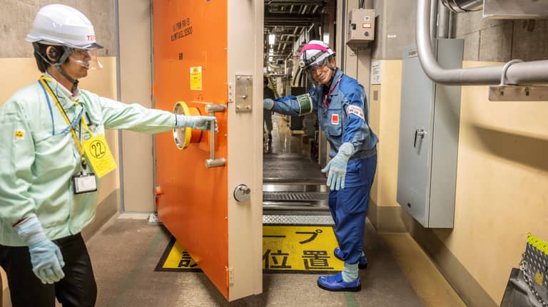 اليابان تعيد تشغيل أكبر محطة طاقة نووية في العالم