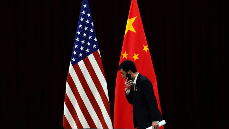 "المعاملة بالمثل".. قصة حرب عقوبات بين الصين وأميركا