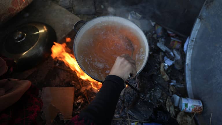 خنق بالشمال وعصابات بالجنوب.. كيف تجوّع إسرائيل سكان غزة؟