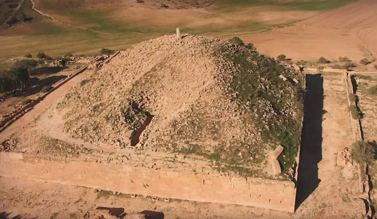 "أهرامات الجزائر" الغريبة.. هل انتقلت الفكرة من مصر؟